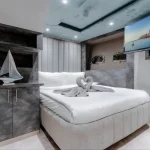 amaro 95 yacht rental dubai (1)