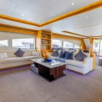 capri 100 yacht rental dubai 11