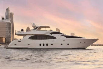 helios 95 yacht rental dubai (8)