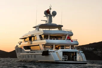 lucid dream 170 yacht rental dubai 13