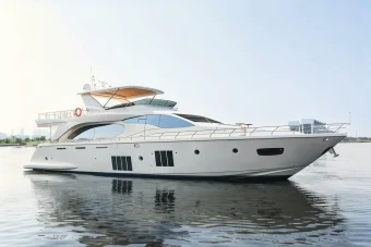 silver tide 95 yacht rental dubai (1)